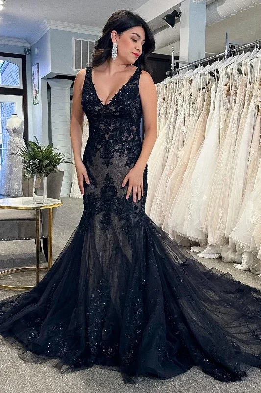 black-tulle-appliques-v-neck-trumpet-long-wedding-dress