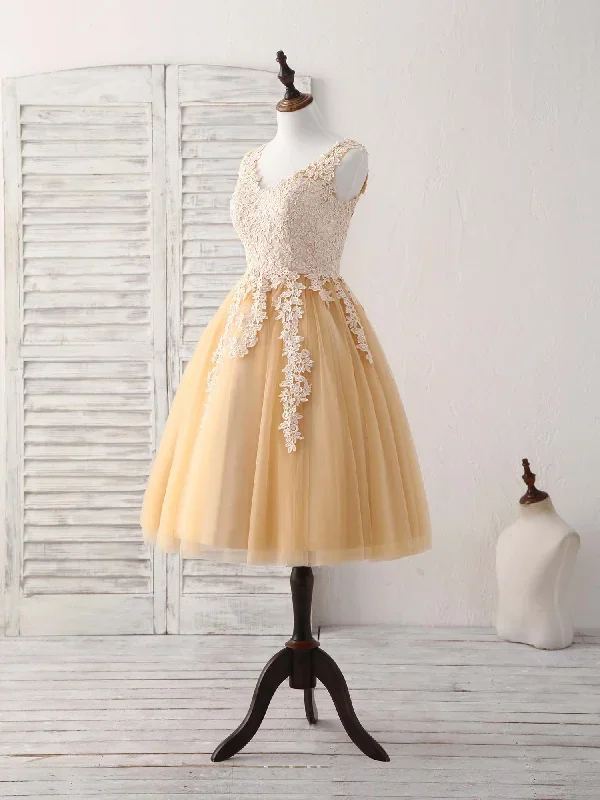 champagne-v-neck-tulle-lace-applique-short-prom-dresses