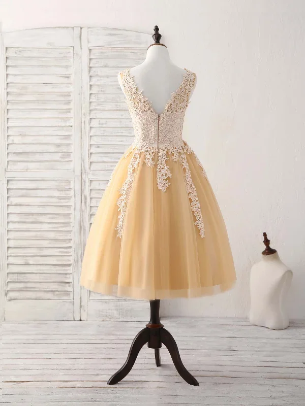 champagne-v-neck-tulle-lace-applique-short-prom-dresses