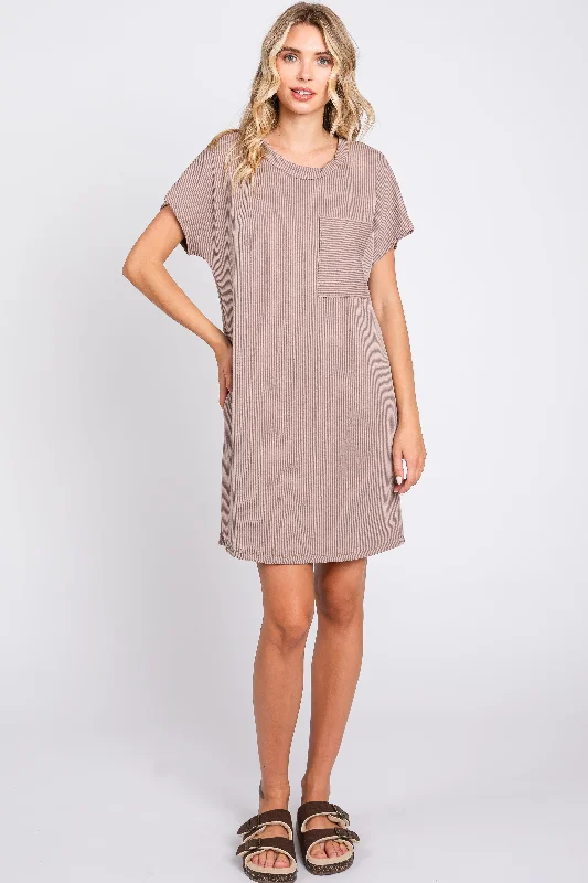 mocha-ribbed-front-pocket-dolman-short-sleeve-maternity-dress