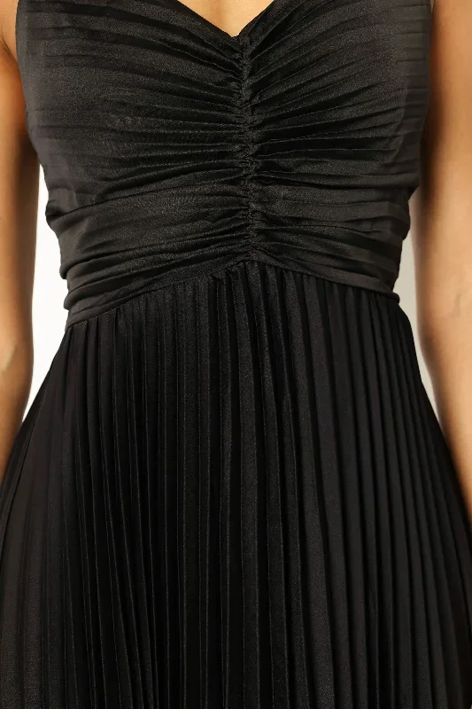 naira-pleated-maxi-dress-black