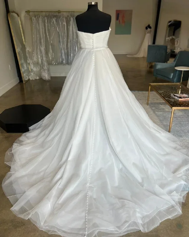 white-sweetheart-a-line-tulle-long-wedding-dress